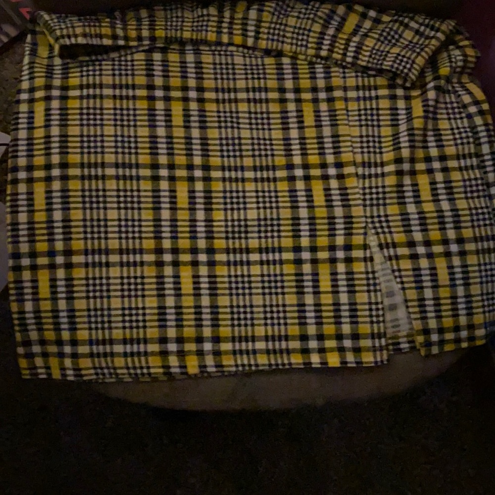 Plaid black and yellow mini skirt